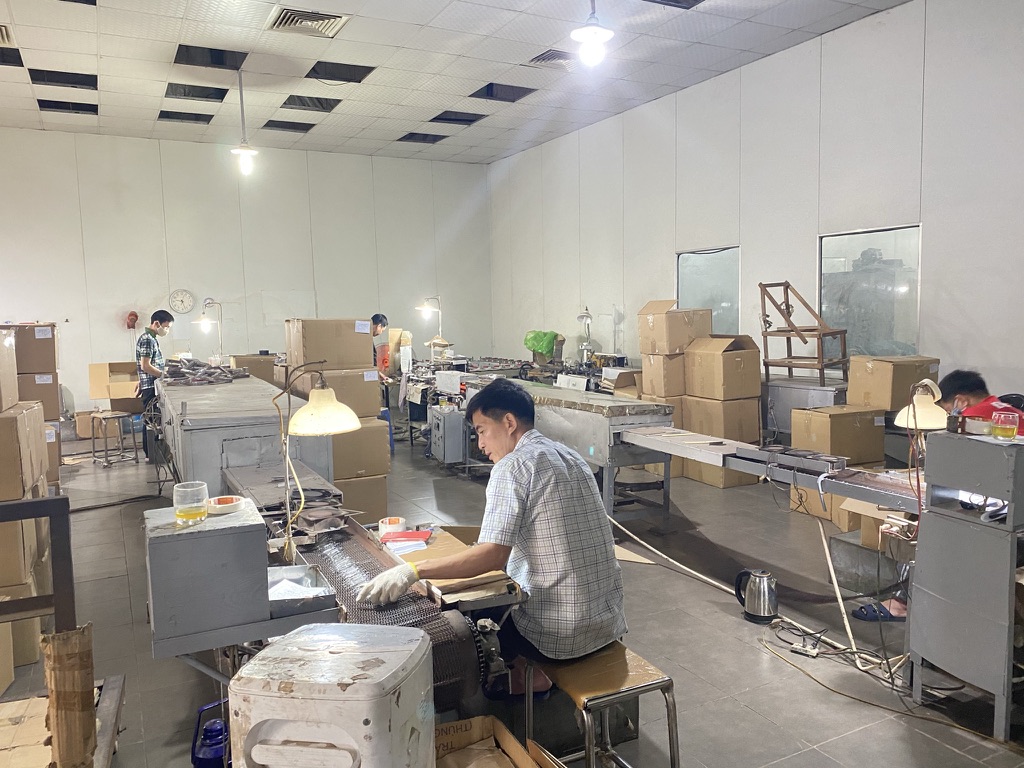 Khu vực đóng gói và kiểm tra sản phẩm tại nhà máy Thái Sơn